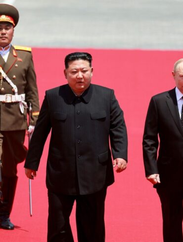 Russlands Präsident Wladimir Putin (r) und Nordkoreas Machthaber Kim Jong Un wollen ihr Partnerschaft stärken.