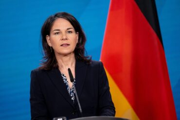 Annalena Baerbock wird zu Krisengesprächen nach Israel und in den Libanon reisen.