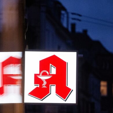 Schon seit längerem schrumpft die Zahl der Apotheken in Deutschland - was bringen neue Regeln?