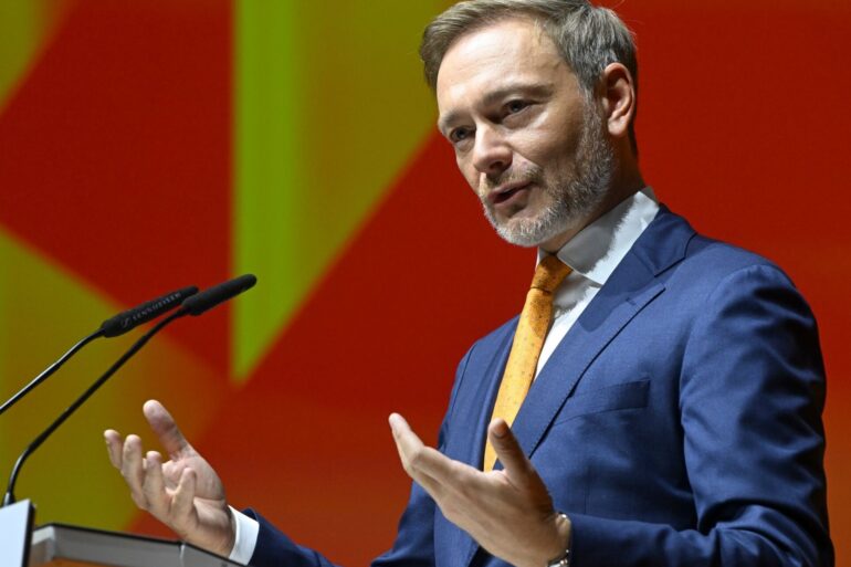 Christian Lindner (FDP) verhandelt immer wieder mit Kanzler Olaf Scholz (SPD) und Wirtschaftsminister Robert Habeck (Grüne) über den Etat.