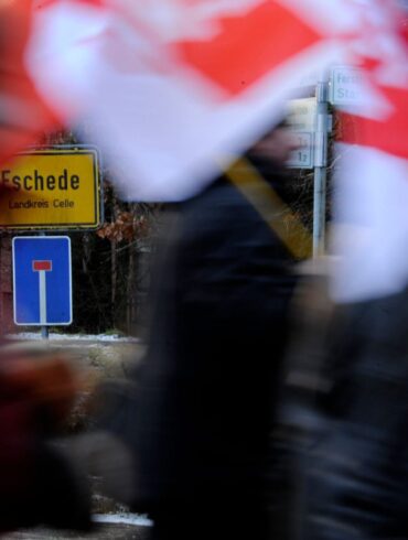 Auf einem Hof bei Eschede gibt es seit vielen Jahren Versammlungen von Rechtsradikalen.