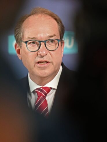 Alexander Dobrindt will auch die Zahlung von Bürgergeld an Kriegsflüchtlinge aus der Ukraine beenden.