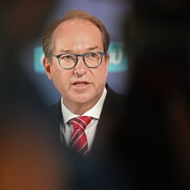 Alexander Dobrindt will auch die Zahlung von Bürgergeld an Kriegsflüchtlinge aus der Ukraine beenden.