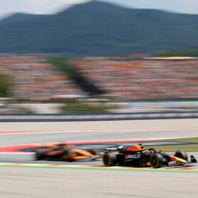Max Verstappen (r) baute seine WM-Führung mit einem Sieg beim Großen Preis von Spanien aus.