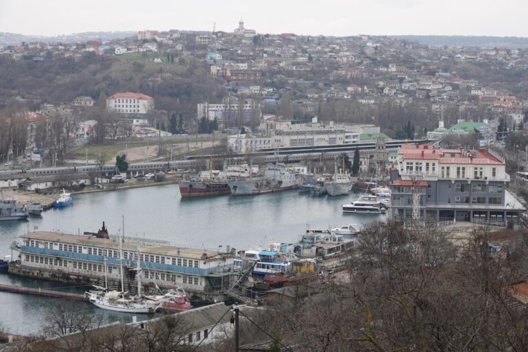 Blick auf die Hafenstadt Sewastopol auf der seit 2014 von Russland annektierten Krim (Archivbild).
