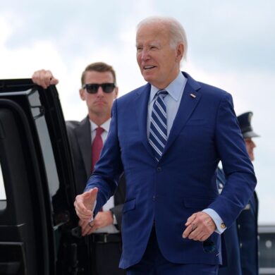 Auf dem Weg zum TV-Studio: US-Präsident Joe Biden tritt in Atlanta gegen Ex-Präsident Donald Trump an.