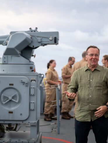 Verteidigungsminister Pistorius besucht auf Hawaii die von den USA geführte Militärübung RIMPAC. Am Rande äußerte er sich auch zum Thema Raketenstationierung in Deutschland.