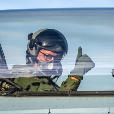 Hobbypilot Merz im Kampfjet Eurofighter - nun gibt es Kritik. (Archivbild)