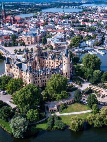 Das Schloss ist das Wahrzeichen von Schwerin. Die einstige Residenz der mecklenburgischen Herzöge soll Weltkulturerbe werden.