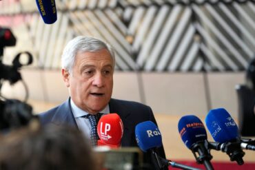 Italiens Außenminister Antonio Tajani sagte, nach 13 Jahren müsse die EU ihre Syrien-Politik an die «Entwicklung der Situation» anpassen. (Foto: Archiv)