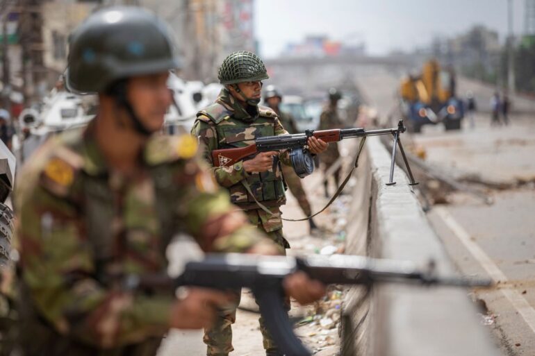 Streitkräfte stehen Wache in der Hauptstadt Dhaka