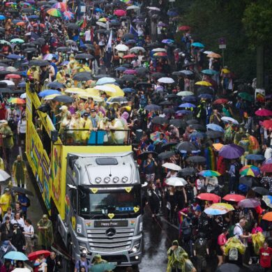 Erst regnet es beim CSD, doch dann kommt auch die Sonne raus.