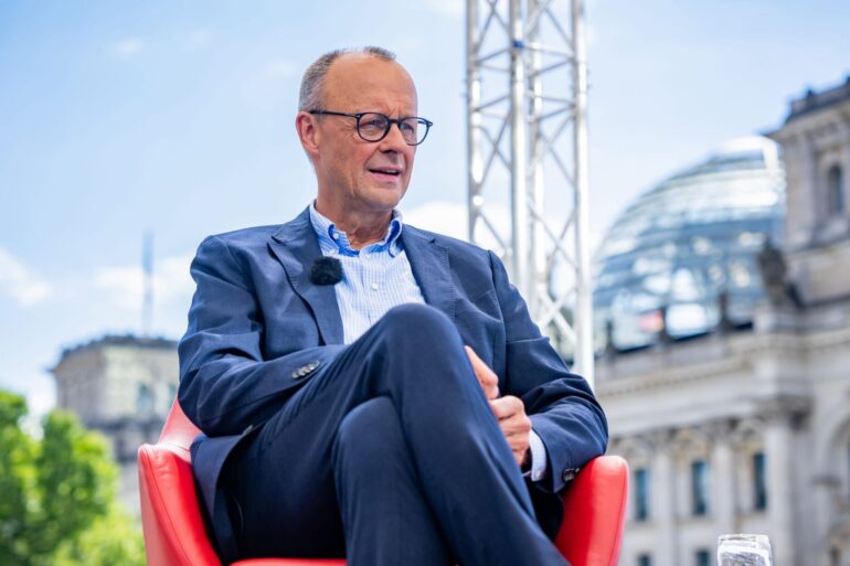 CDU-Chef Merz plädiert für Lieferung von Kampfflugzeugen an Ukraine