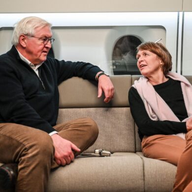 Bundespräsident Frank-Walter Steinmeier spendete seiner Frau im Jahr 2010 eine Niere. (Archivbild)