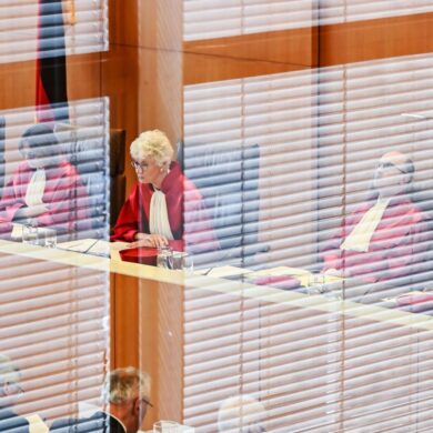 Als überwiegend verfassungsgemäß stuft das Bundesverfassungsgericht das neue Wahlrecht ein.