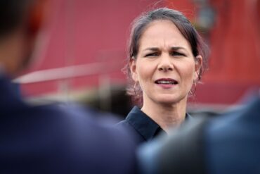 Außenministerin Annalena Baerbock spricht den Familien ihr Mitgefühl aus, die Angehörige bei einem Raketenangriff auf die Golanhöhen verloren haben. (Archiv-Foto)