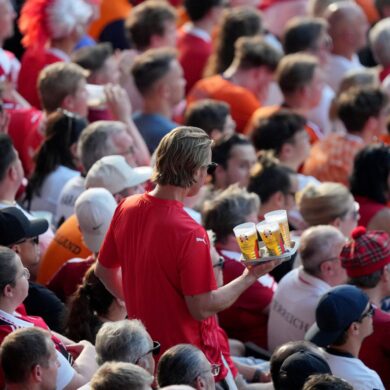 Die Fußball-EM hatte Veltins zufolge keinen positiven Effekt auf den Bierabsatz in Deutschland. (Symbolbild)