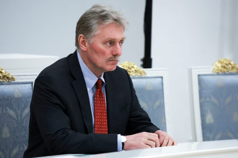 Kremlsprecher Dmitri Peskow rechnet damit, dass die USA die Ukraine in dem Krieg weiter unterstützen. (Archivbild)
