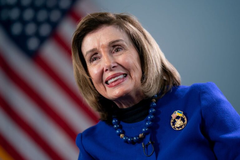 Nancy Pelosi stellt sich hinter Kamala Harris. (Archivbild)