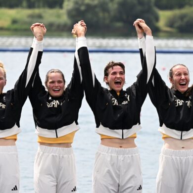 Die Freude über Bronze war im Frauen-Doppelvierer groß.