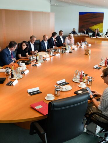In der Ministerrunde werden Gesetzentwürfe besprochen, bevor sie in den Bundestag gehen.