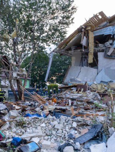 Nach der Explosion bietet sich ein Bild der Verwüstung.