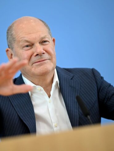 Ziemlich bald nach seiner Sommer-Pressekonferenz geht es für Scholz erstmal in den Urlaub. Sein Wunsch: Ruhe.