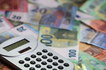 Nach Berechnungen des Bunds der Steuerzahler arbeiten Bürgerinnen und Bürger in diesem Jahr bis zum 11. Juli für die Staatskasse.