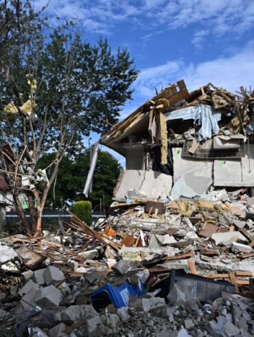 Ein Trümmerfeld bleibt nach der Hausexplosion in Memmingen