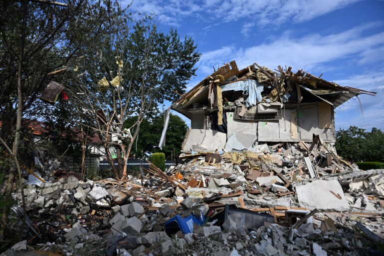 Ein Trümmerfeld bleibt nach der Hausexplosion in Memmingen