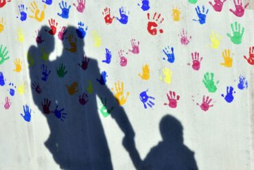 Die Kindergrundsicherung steht im Koalitionsvertrag - das Vorhaben kommt aber nicht voran. (Symbolbild)