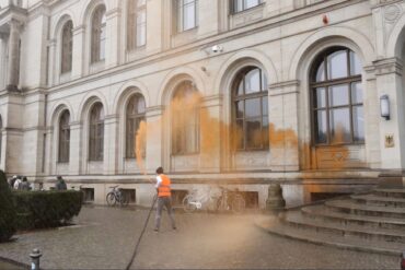 Beteiligung an Farbattacke auf das Bundesverkehrsministerium endet mit einer Haftstrafe. (Archivbild)