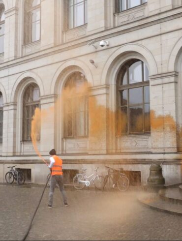 Beteiligung an Farbattacke auf das Bundesverkehrsministerium endet mit einer Haftstrafe. (Archivbild)