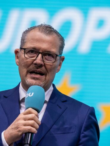 Arbeitgeberpräsident Dulger sieht einen Mangel bei Kinderbetreuung und Wohnraum als wichtige ausländische Fachkräfte in Deutschland. (Archivbild)