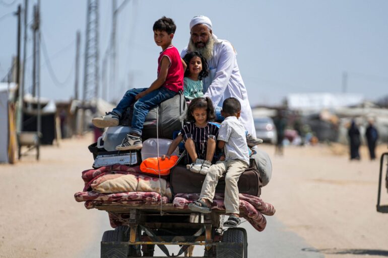 Palästinenser sind innerhalb des Gazastreifens auf der Flucht. Eine Waffenruhe könnte ihr Los lindern.