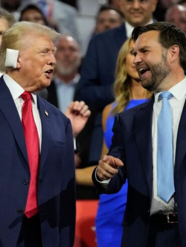 Trump und Vance bei ihrem ersten gemeinsamen Auftritt als mögliches Duo für das Weiße Haus.