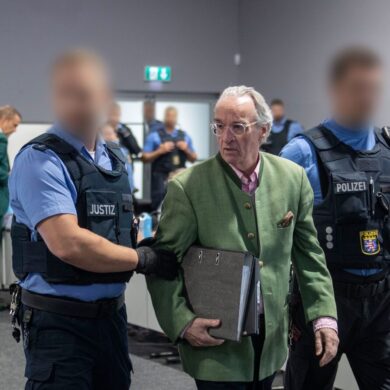 In Frankfurt steht Heinrich XIII. Prinz Reuß schon vor Gericht. Die Ermittlungen gegen mutmaßliche Unterstützer der «Reichsbürger»-Vereinigung um ihn dauern an. (Archivbild)