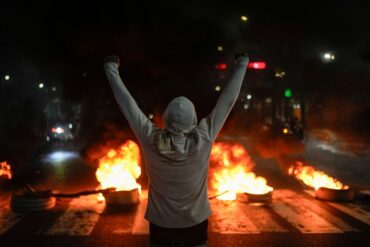 Nach der umstrittenen Präsidentenwahl in Venezuela gehen viele Menschen auf die Straße.