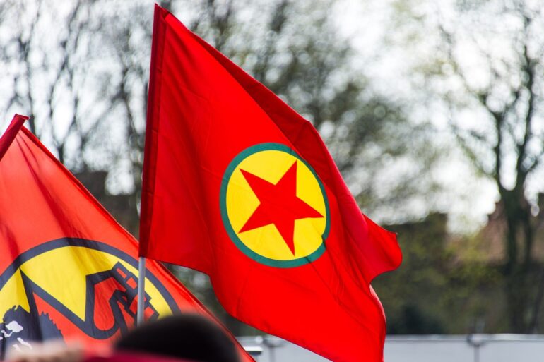 In Spanien ist ein mutmaßliches Mitglied der kurdischen Terrororganisation aufgrund eines deutschen Haftbefehls festgenommen worden.