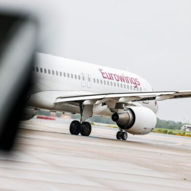 Auch Eurowings ist von der IT-Panne betroffen und streicht Dutzende Flüge. (Archivfoto)