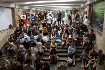 Alltag im Krieg: Menschen suchen Zuflucht in der U-Bahn.