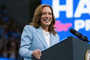 Kamala Harris hat sich die Präsidentschaftskandidatur der Demokraten gesichert und ist nun auf der Suche nach einem Vize.