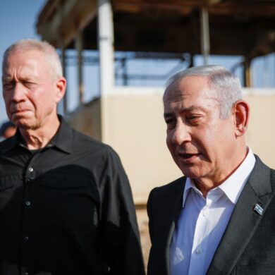 Zwischen Ministerpräsident Netanjahu und Verteidigungsminister Galant kommt es zum Streit über die Grenzkontrolle im Süden Gazas. (Archivbild)