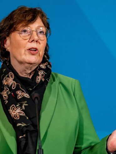 Nach Berichten über Drohnen über einem Industriegebiet in Schleswig-Holstein verspricht Landes-Innenministerin Sütterlin-Waack große Wachsamkeit. (Archivbild)