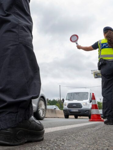 Schleuser nutzen zum Transport von Migranten oft Kleintransporter. (Archivbild)
