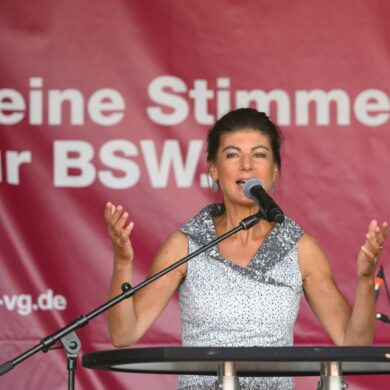 Parteigründerin Sahra Wagenknecht will zur Stationierung von Mittelstreckenraketen die Bevölkerung befragen (Archivbild)