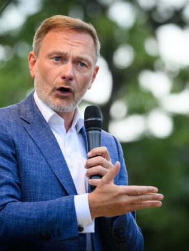 Als Finanzminister ist der Haushalt Lindners wichtigste Aufgabe - doch noch immer steht der Etat für 2025 nicht. (Archivbild)