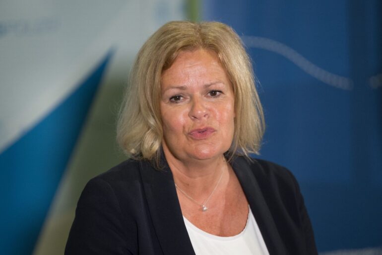 Bundesinnenministerin Nancy Faeser (SPD) hält bei «Compact» an ihrem Kurs fest.