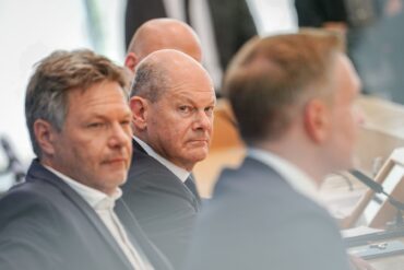 Grüne und SPD sind nicht glücklich über die Aussagen von Finanzminister Lindner zum Etat 2025. (Archivbild)