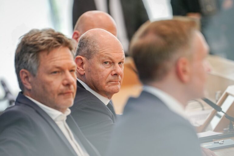 Grüne und SPD sind nicht glücklich über die Aussagen von Finanzminister Lindner zum Etat 2025. (Archivbild)